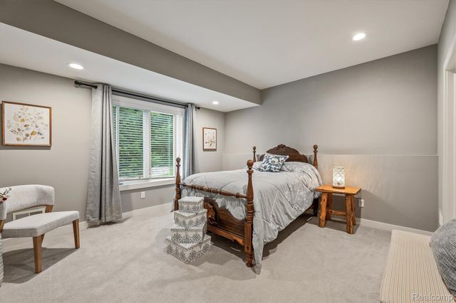 2094 Westridge Drive, Shelby Charter Township, MI 48316