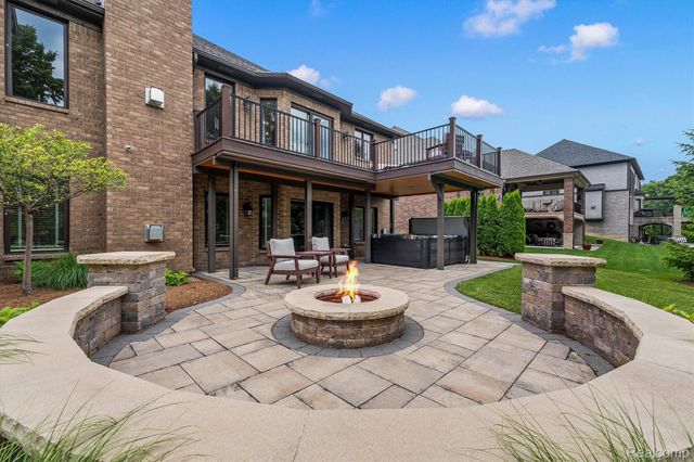2094 Westridge Drive, Shelby Charter Township, MI 48316