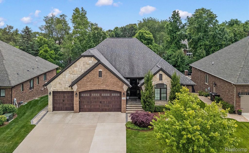 2094 Westridge Drive, Shelby Charter Township, MI 48316