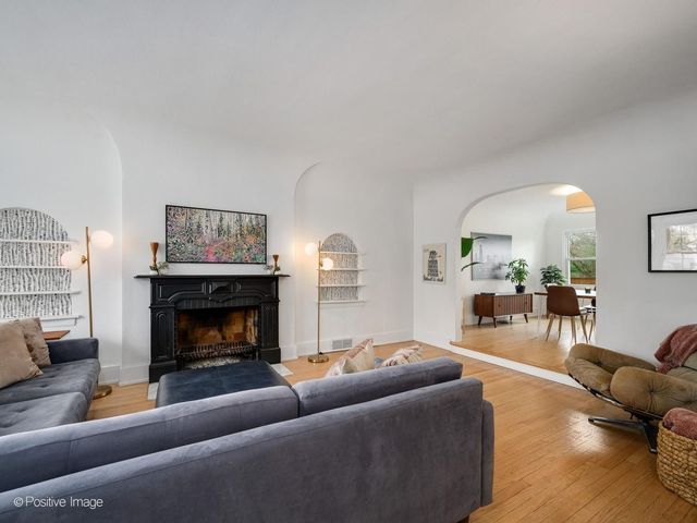 305 Maplewood Road, Riverside, IL 60546