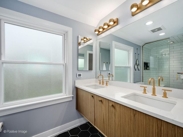 305 Maplewood Road, Riverside, IL 60546