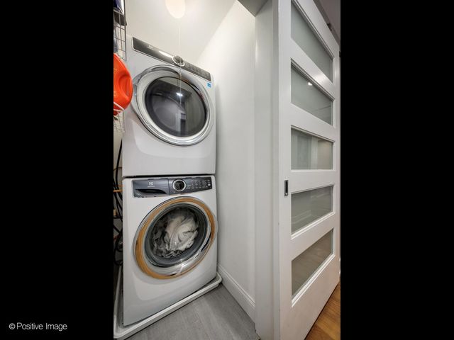 305 Maplewood Road, Riverside, IL 60546