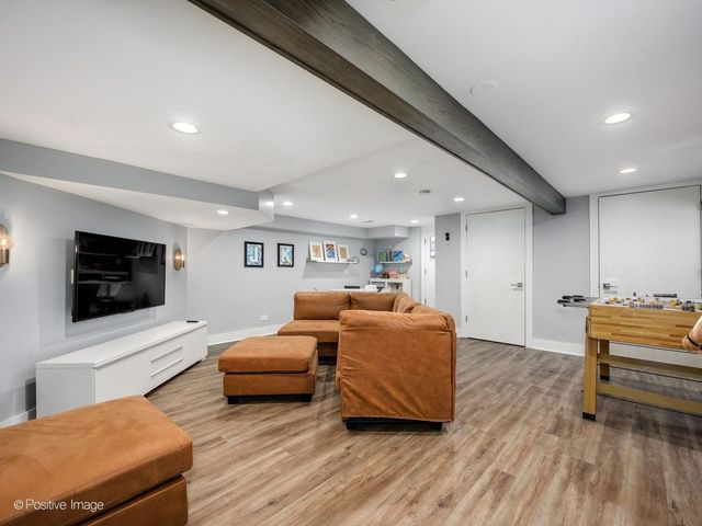 305 Maplewood Road, Riverside, IL 60546