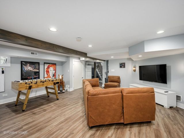 305 Maplewood Road, Riverside, IL 60546