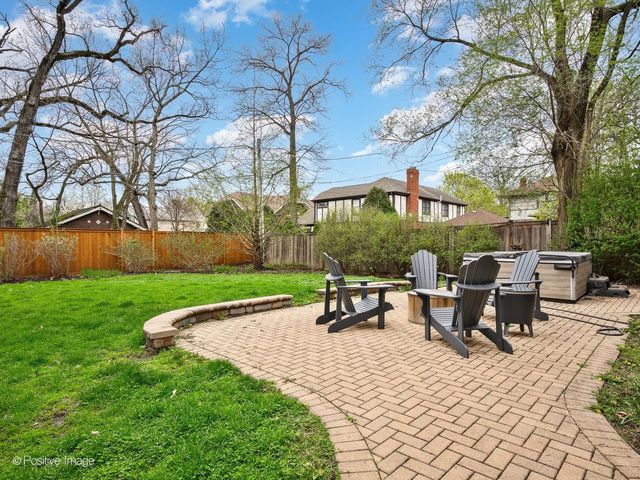 305 Maplewood Road, Riverside, IL 60546