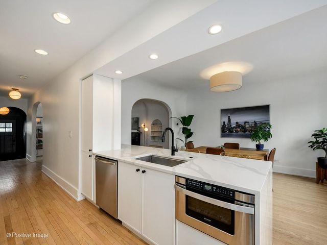 305 Maplewood Road, Riverside, IL 60546