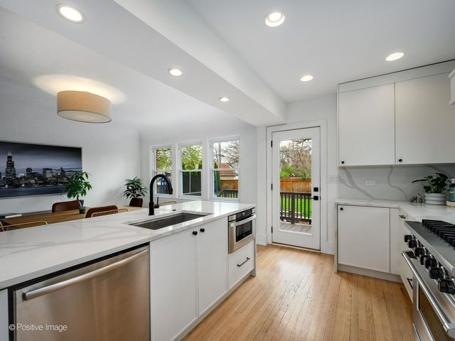 305 Maplewood Road, Riverside, IL 60546