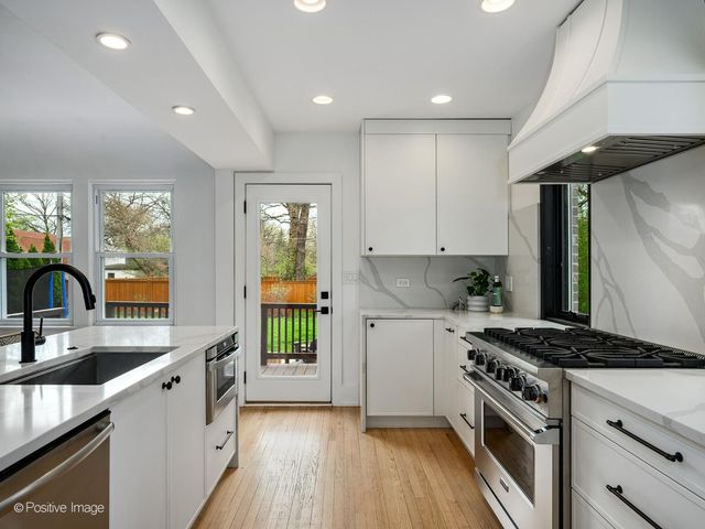 305 Maplewood Road, Riverside, IL 60546