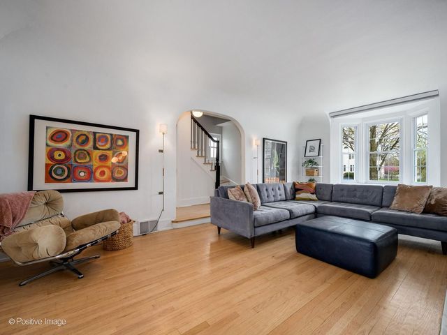 305 Maplewood Road, Riverside, IL 60546