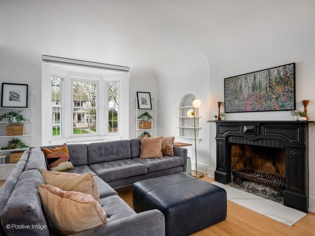 305 Maplewood Road, Riverside, IL 60546