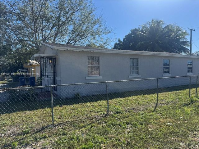 1940 NW 96th St, Miami, FL 33147