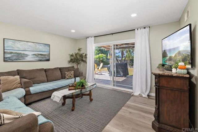 3542 Governor Drive, San Diego, CA 92122