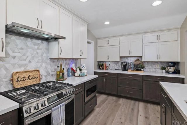 3542 Governor Drive, San Diego, CA 92122