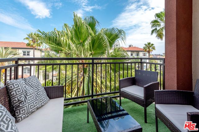 6020 Seabluff Drive 411, Los Angeles, CA 90094