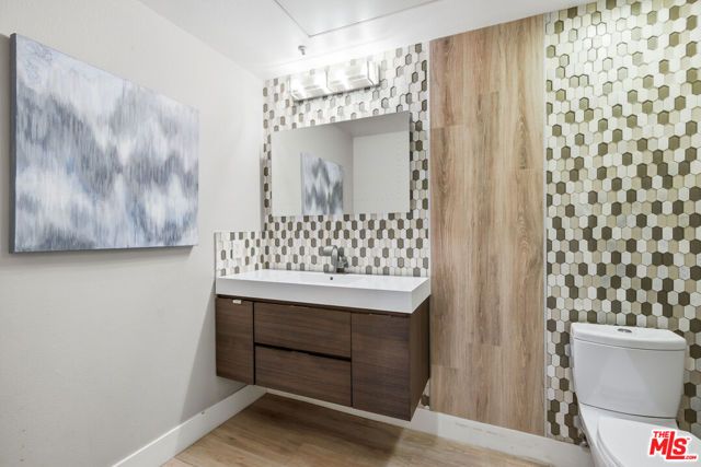 6020 Seabluff Drive 411, Los Angeles, CA 90094