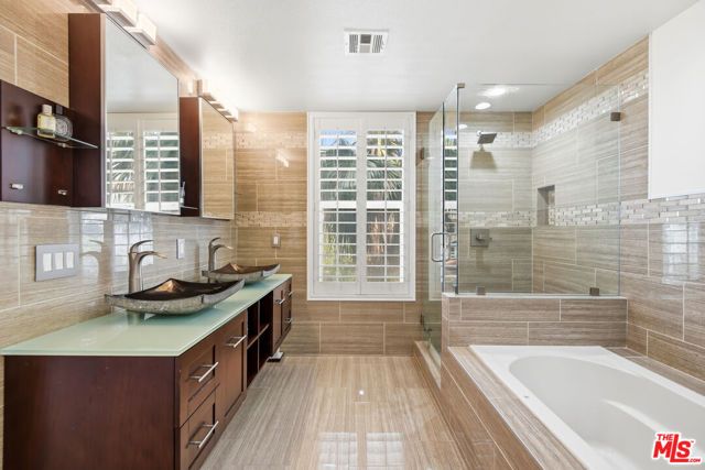6020 Seabluff Drive 411, Los Angeles, CA 90094
