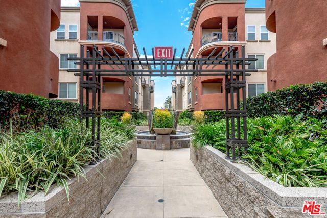 6020 Seabluff Drive 411, Los Angeles, CA 90094