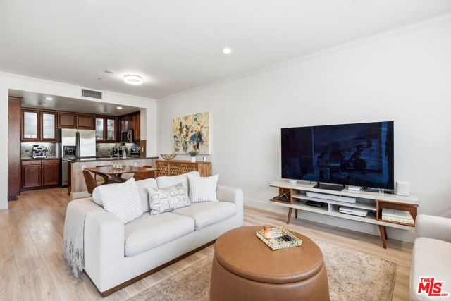 6020 Seabluff Drive 411, Los Angeles, CA 90094