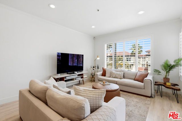 6020 Seabluff Drive 411, Los Angeles, CA 90094
