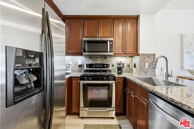 6020 Seabluff Drive 411, Los Angeles, CA 90094