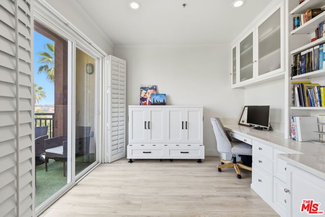 6020 Seabluff Drive 411, Los Angeles, CA 90094