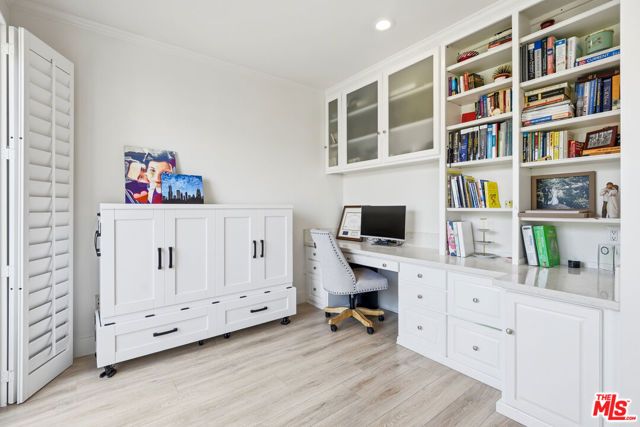 6020 Seabluff Drive 411, Los Angeles, CA 90094