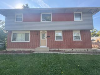 1423 Windsor Circle, Carpentersville, IL 60110