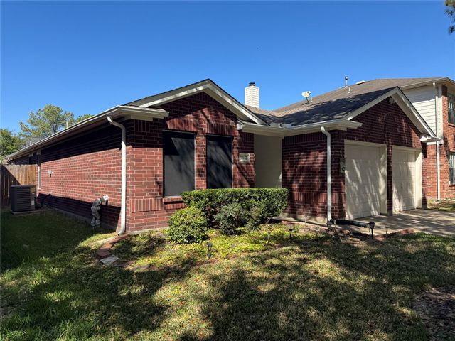 17442 S Summit Canyon Drive, Houston, TX 77095