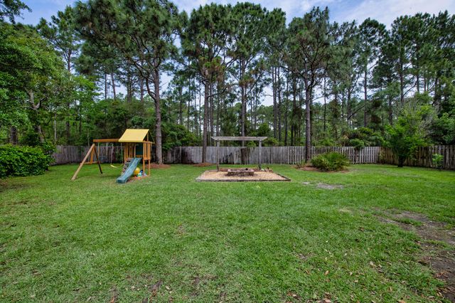 7682 Manatee Street, Navarre, FL 32566