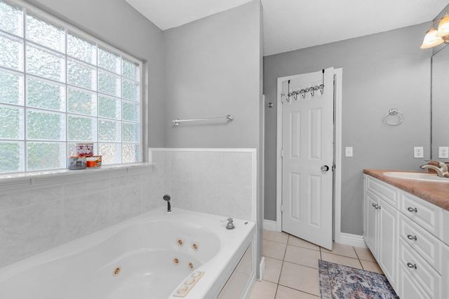 7682 Manatee Street, Navarre, FL 32566