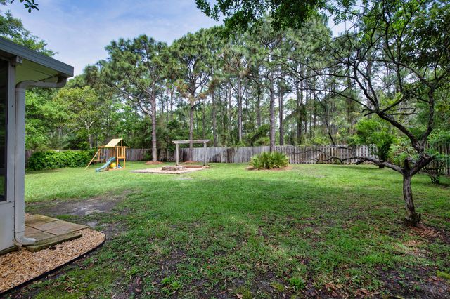 7682 Manatee Street, Navarre, FL 32566