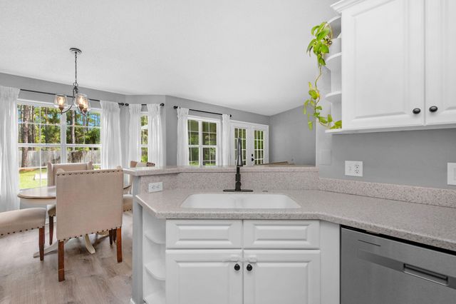 7682 Manatee Street, Navarre, FL 32566