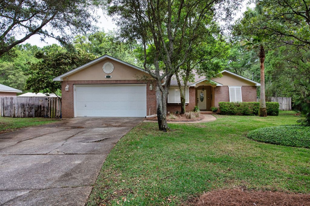 7682 Manatee Street, Navarre, FL 32566