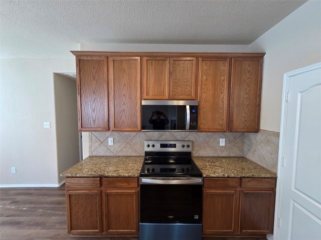 7720 Labrador Drive, Arlington, TX 76002