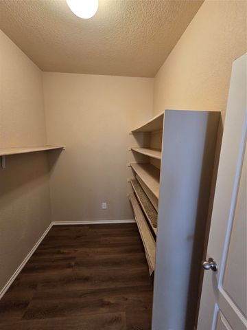 7720 Labrador Drive, Arlington, TX 76002