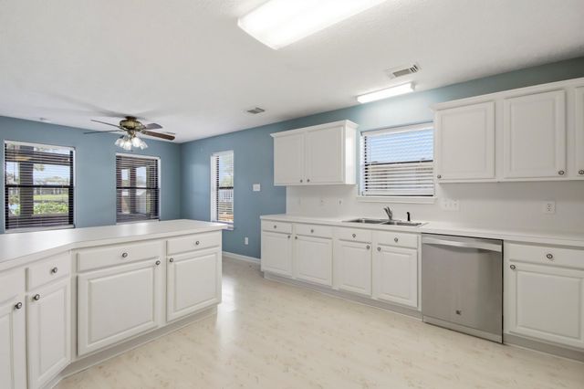 199 Lake Drive, Onalaska, TX 77360