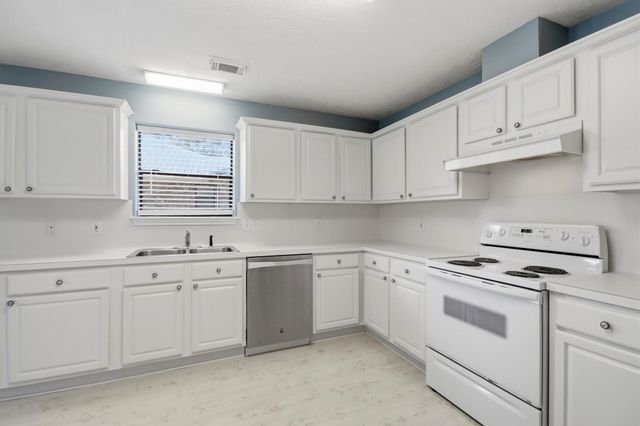 199 Lake Drive, Onalaska, TX 77360