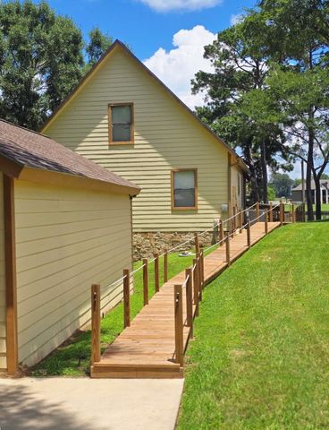 199 Lake Drive, Onalaska, TX 77360