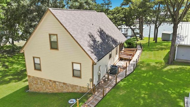 199 Lake Drive, Onalaska, TX 77360