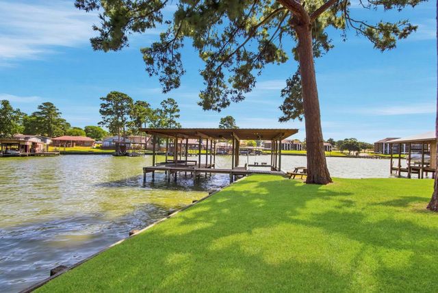 199 Lake Drive, Onalaska, TX 77360