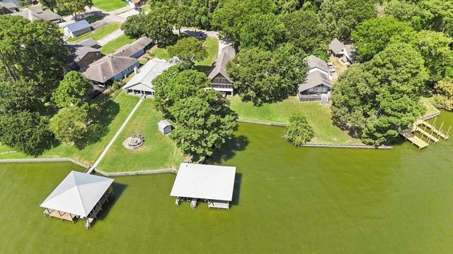 199 Lake Drive, Onalaska, TX 77360