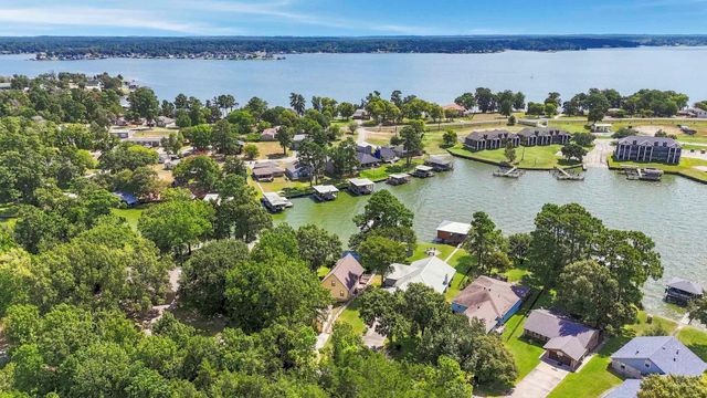 199 Lake Drive, Onalaska, TX 77360