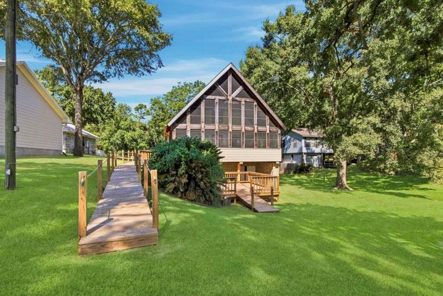 199 Lake Drive, Onalaska, TX 77360