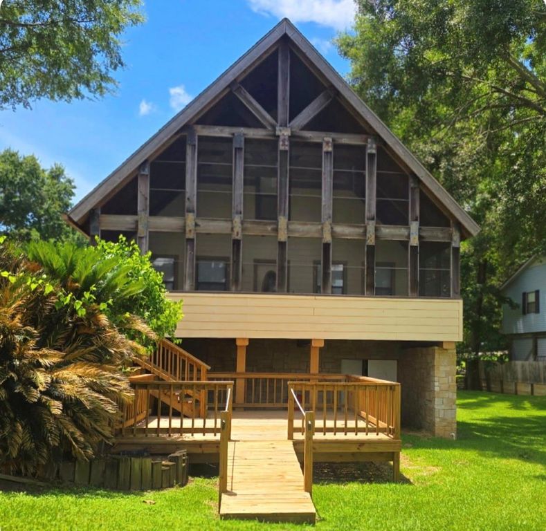 199 Lake Drive, Onalaska, TX 77360