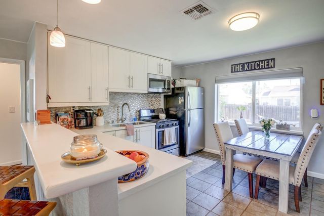 1424 Kitchner Rd, Sacramento, CA 95822