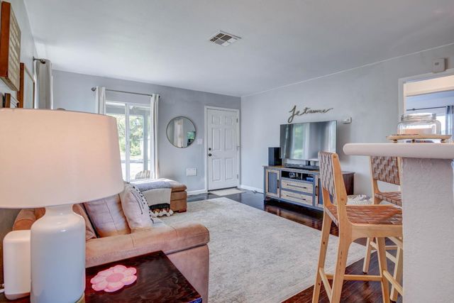 1424 Kitchner Rd, Sacramento, CA 95822