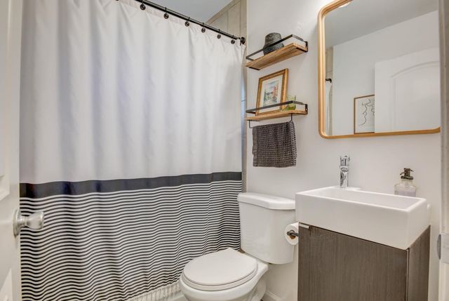 1424 Kitchner Rd, Sacramento, CA 95822