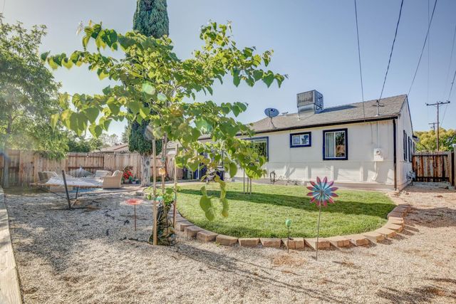 1424 Kitchner Rd, Sacramento, CA 95822