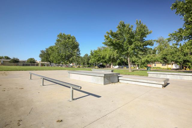 1424 Kitchner Rd, Sacramento, CA 95822