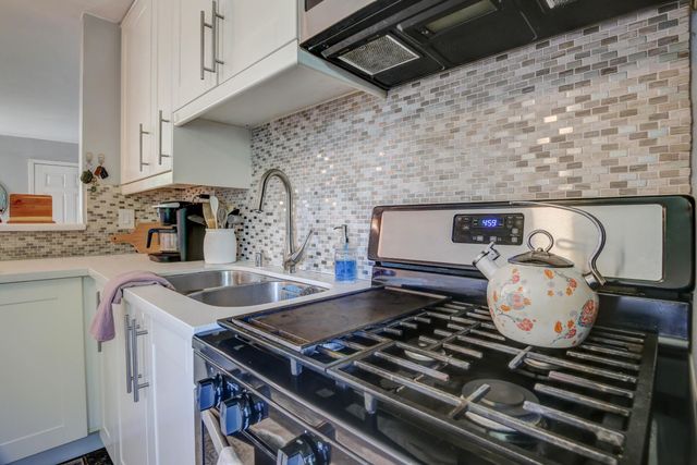 1424 Kitchner Rd, Sacramento, CA 95822